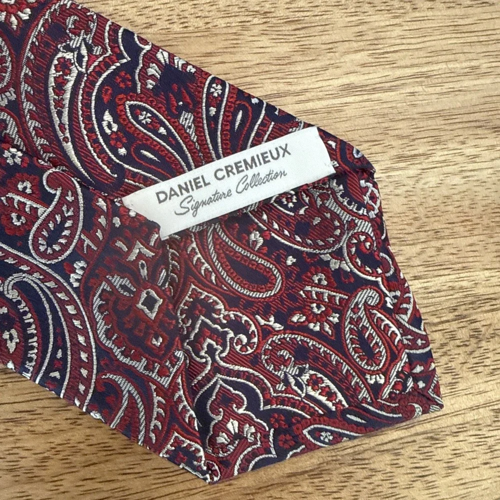 Daniel Cremieux Signature $125 Seven Fold Mens Silk Tie Red Paisley NWT Italy